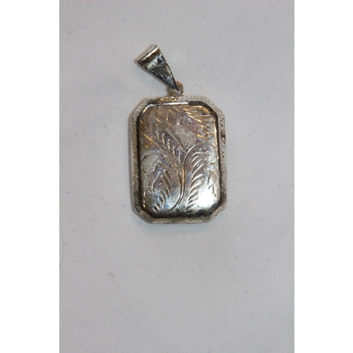 698 - OCOTFORM SILVER PENDANT LOCKET / BOX