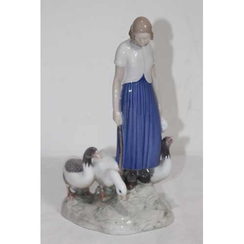 170 - B & G MADE IN DENMARK 2254 FIGURE 
25CM