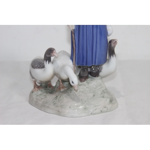 170 - B & G MADE IN DENMARK 2254 FIGURE 
25CM