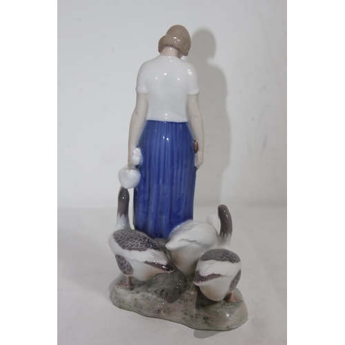 170 - B & G MADE IN DENMARK 2254 FIGURE 
25CM