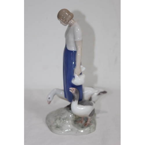 170 - B & G MADE IN DENMARK 2254 FIGURE 
25CM
