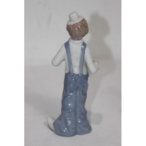 176 - QUANTITY OF FIGURES 
20CM