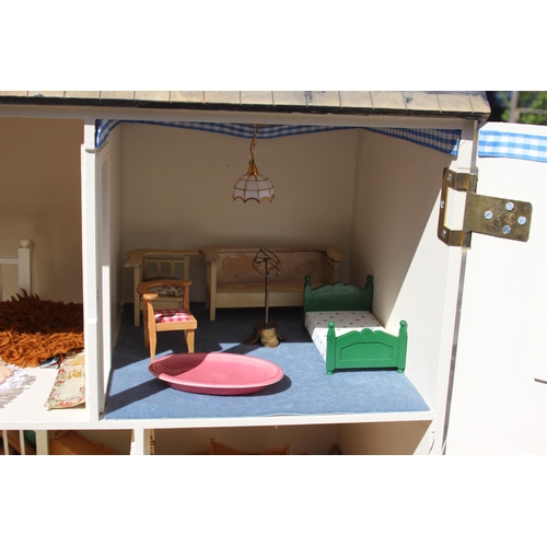 677 - VINTAGE DOLLS HOUSE 
60 X 65CM