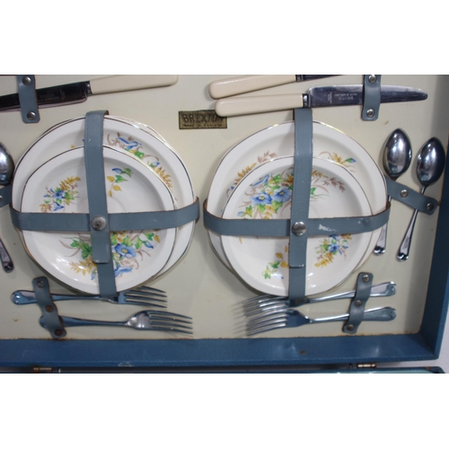 467 - VINTAGE BREXTON PICNIC SET