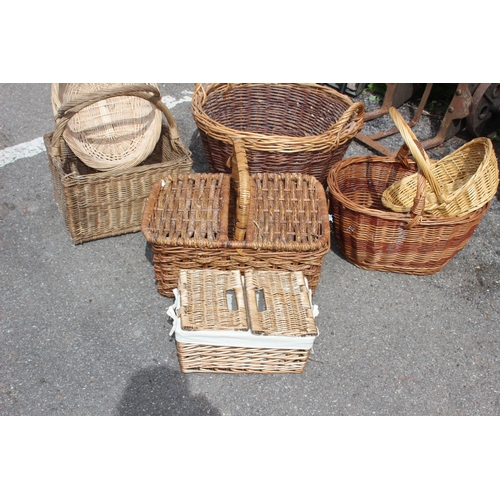 471 - QUANTITY OF WICKER BASKETS x7