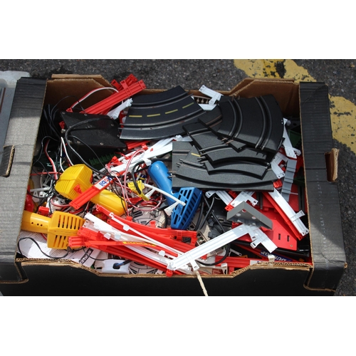 705 - LARGE QUANTITY OF SCALEXTRIC