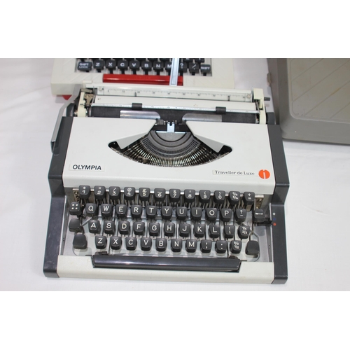 466 - QUANTITY OF VINTAGE ELECTRONIC TYPEWRITERS