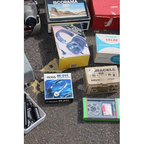 473 - LARGE QUANTITY OF VINTAGE PROJECTOR ACCESSORIES ETC