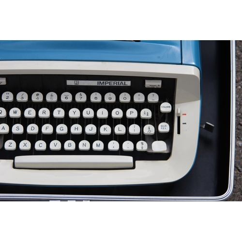 479 - VINTAGE IMPERIAL SAFARI TYPEWRITER