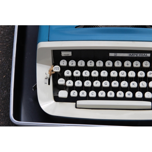 479 - VINTAGE IMPERIAL SAFARI TYPEWRITER