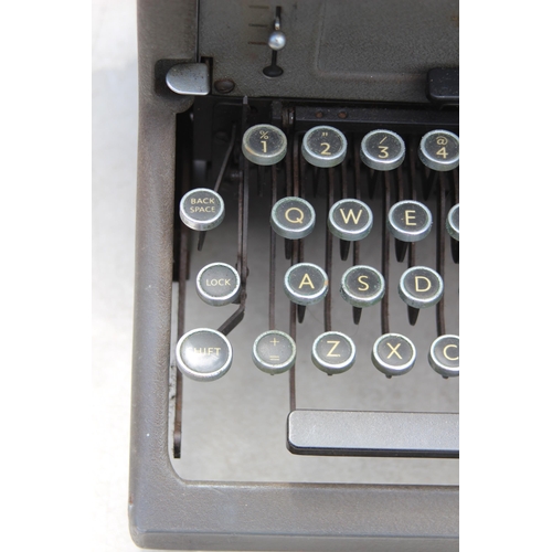 480 - VINTAGE IMPERIAL MODEL 60 TYPEWRITER