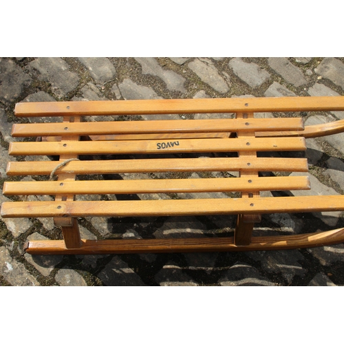 137 - VINTAGE WOODEN SLEDGE 
93 X 30 X 20CM