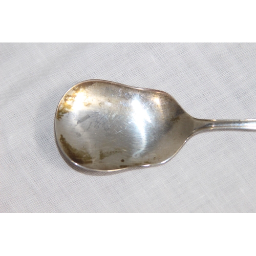 1060 - A P AND CO SILVER PRESERVE SPOON - BIRMINGHAM 1962 - 15G