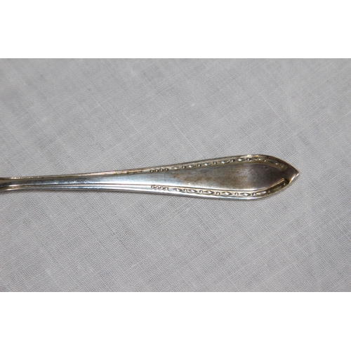 1060 - A P AND CO SILVER PRESERVE SPOON - BIRMINGHAM 1962 - 15G