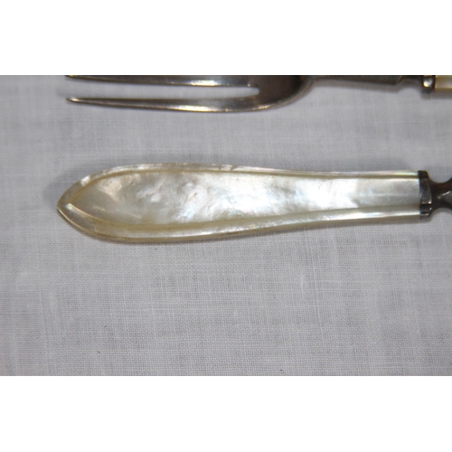 1062 - EDWARDIAN SILVER TINE FORKS WITH MOTHER OF PEARL HANDLES - SHEFFIELD 1904 - GROSS WEIGHT 104G