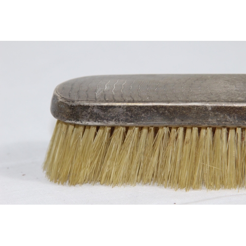 1091 - SILVER BRUSH BY GOLDSMITHS AND SILVERSMITHS - LONDON 1927