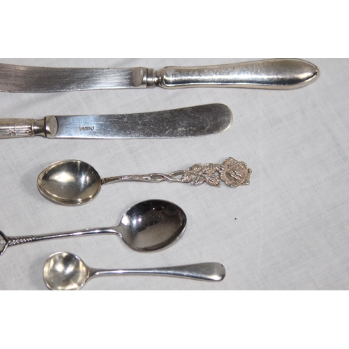 1094 - SELECTION OF SILVER SPOONS BOTH ENGLISH AND CONTINENTAL AND FOUR SILVER HANDLED KNIVES - VARIED MARK... 