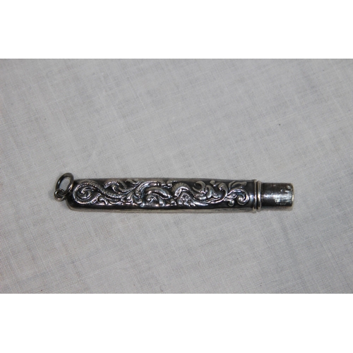 1096 - EMBOSSED SILVER PENCIL HOLDER - LONDON 2004 - 10G