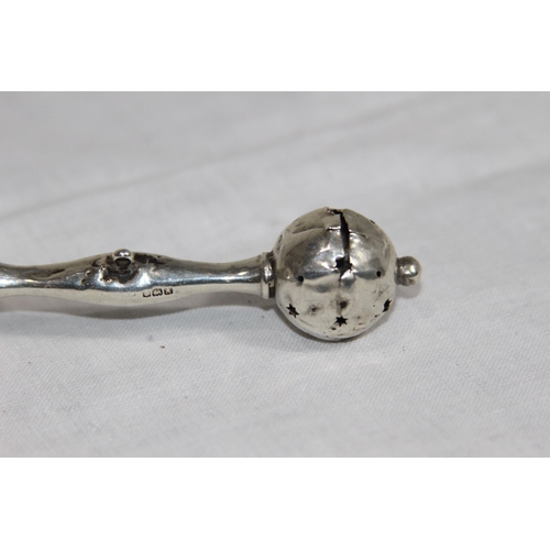 1102 - SILVER DUMBBELL FORM CHILDS RATTLE - BIRMINGHAM 1925 - 10G