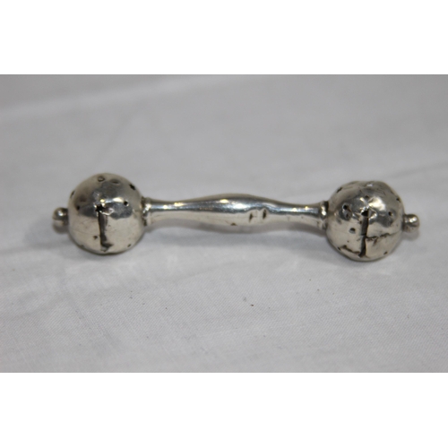 1102 - SILVER DUMBBELL FORM CHILDS RATTLE - BIRMINGHAM 1925 - 10G