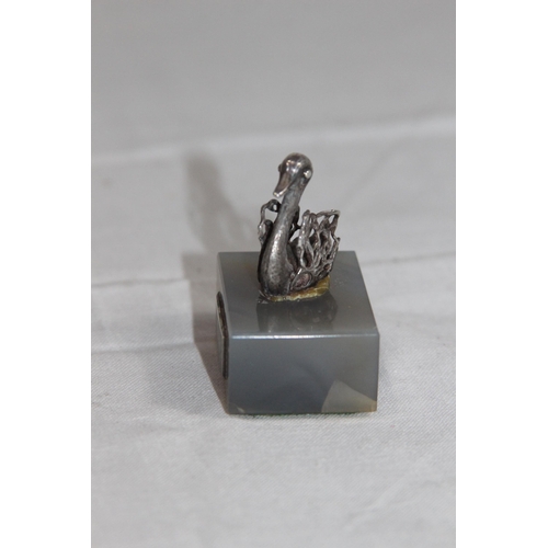 1105 - STYLISED SILVER SWAN DESK ORNAMENT OR PAPERWEIGHT - 1975 - 4 X 3.5CM