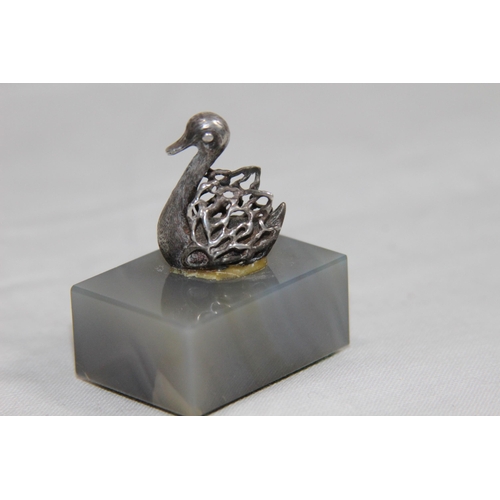 1105 - STYLISED SILVER SWAN DESK ORNAMENT OR PAPERWEIGHT - 1975 - 4 X 3.5CM