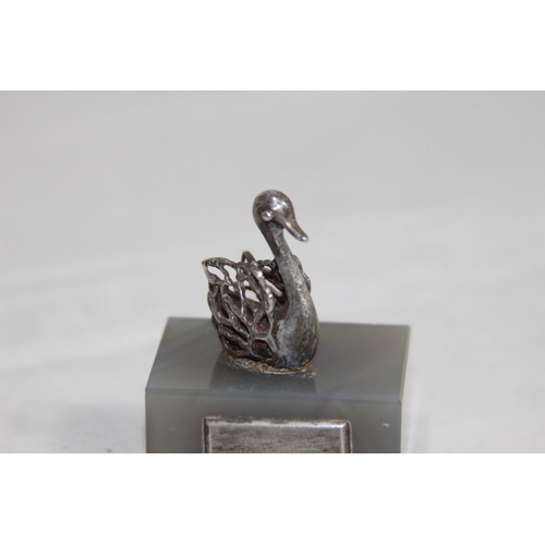 1105 - STYLISED SILVER SWAN DESK ORNAMENT OR PAPERWEIGHT - 1975 - 4 X 3.5CM