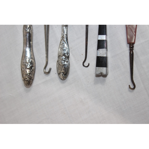 1106 - SELECTION OF FOUR SILVER HANDLED BUTTON HOOKS IN A VARIETY OF DESIGNS AND DATES AND OTHER BUTTON HOO... 