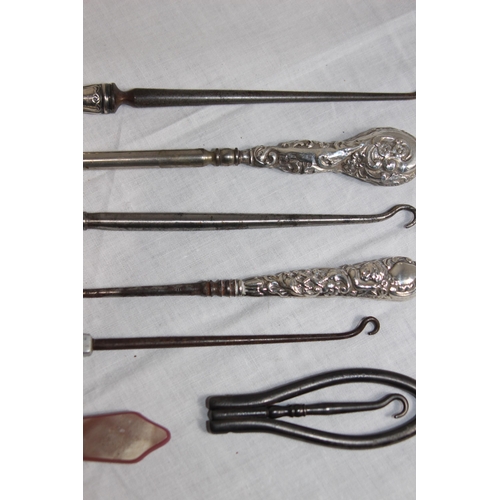 1106 - SELECTION OF FOUR SILVER HANDLED BUTTON HOOKS IN A VARIETY OF DESIGNS AND DATES AND OTHER BUTTON HOO... 