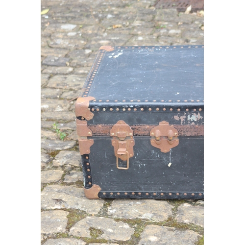 18 - VINTAGE TRUNK 
91 X 52 X 31CM