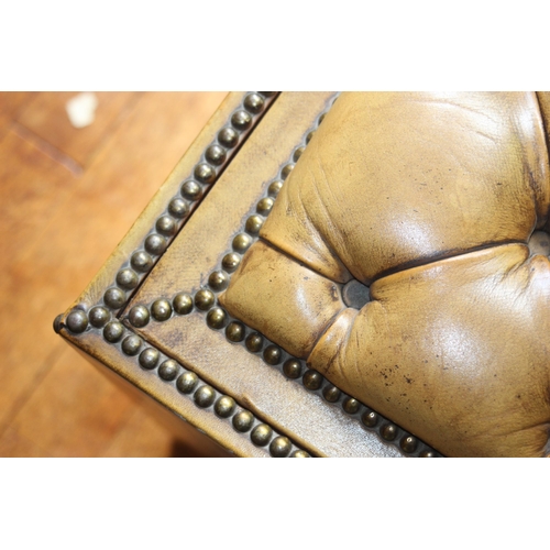 6 - VINTAGE STORAGE SEATED TRUNK