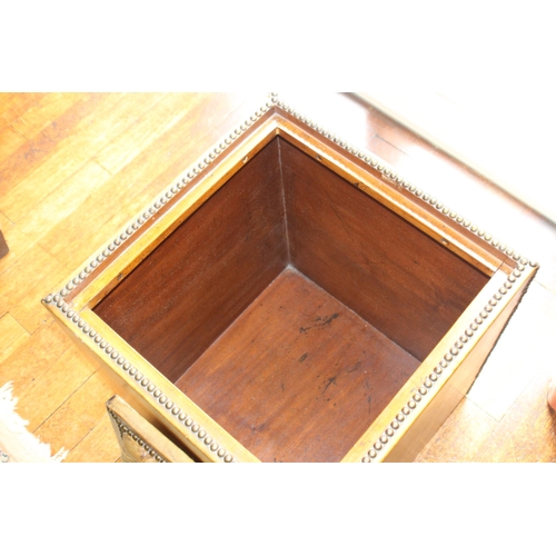 6 - VINTAGE STORAGE SEATED TRUNK