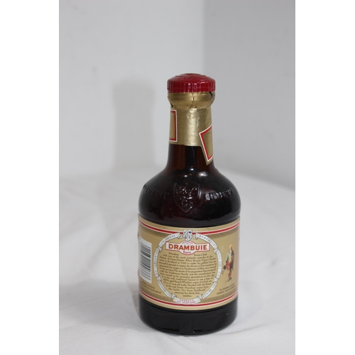 790 - VINTAGE BOTTLE OF DRAMBUIE WHISKEY LIQUEUR - 37.5CL