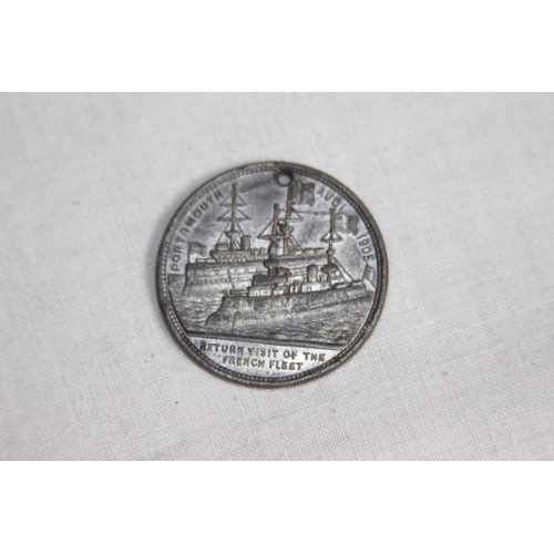 961 - LIBERTY AND FRATERNITY, ANGLO, FRENCH COOPERATION MEDALLION MEDAL, PORTSMOUTH AUG 1905, RETURN OF TH... 