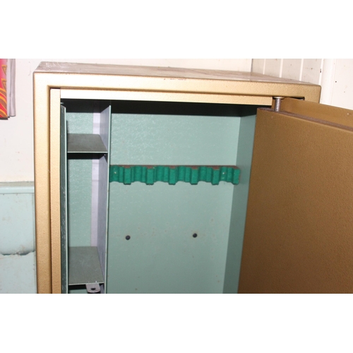 132 - VINTAGE GUN SAFE 
60 X 42 X 137CM