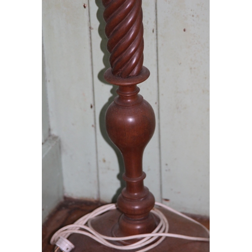 204 - VINTAGE OAK STANDARD LAMP
155CM