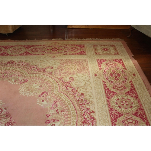 252 - LARGE VINTAGE RUG
515 X 353CM