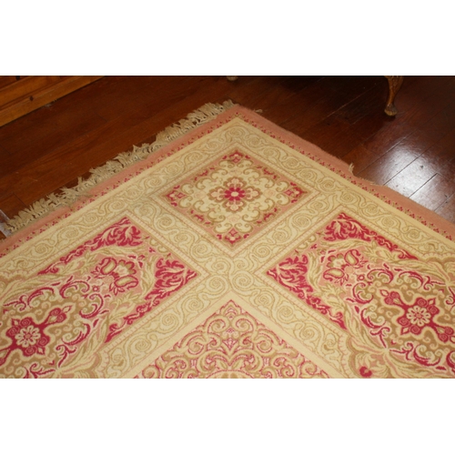 252 - LARGE VINTAGE RUG
515 X 353CM