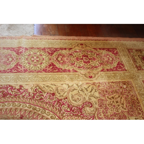 252 - LARGE VINTAGE RUG
515 X 353CM