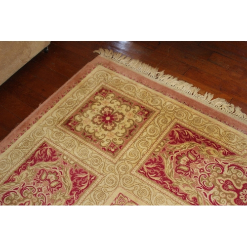 252 - LARGE VINTAGE RUG
515 X 353CM