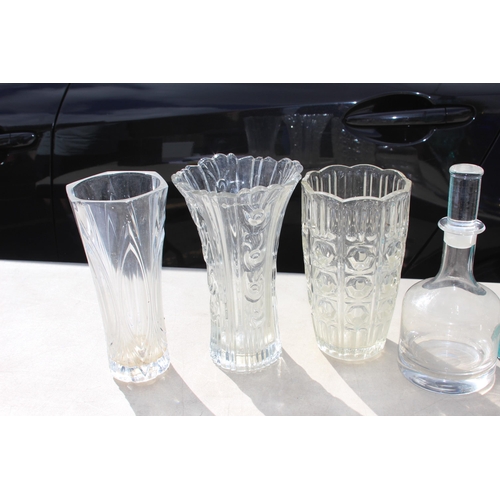 346 - QUANTITY OF GLASS VASES ETC x12
32CM