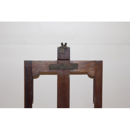 446 - VINTAGE ARTIST EASEL