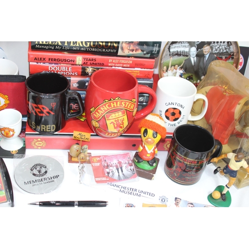 484 - QUANTITY OF MAN UNITED MEMORABILIA