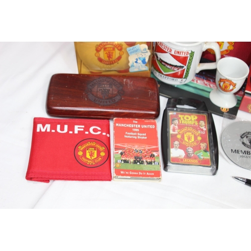 484 - QUANTITY OF MAN UNITED MEMORABILIA