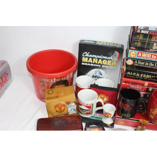 484 - QUANTITY OF MAN UNITED MEMORABILIA