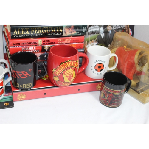 484 - QUANTITY OF MAN UNITED MEMORABILIA