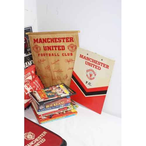 485 - QUANTITY OF MAN UNITED MEMORABILIA