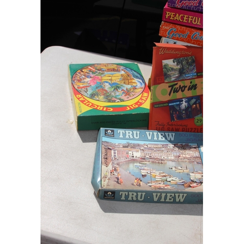 675 - LARGE QUANTITY OF VINTAGE JIGSAW PUZZLES