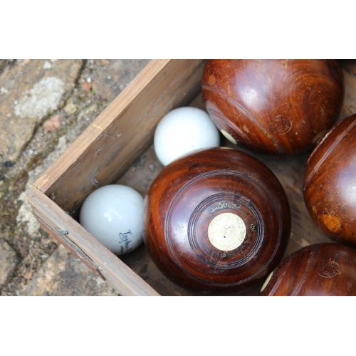 676 - VINTAGE BOXED JOHN JAQUES LAWN BOWLS