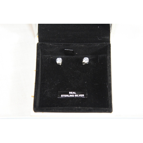 996 - CASED SILVER PENDANT NECKLACE AND CASED SILVER STUD EARRINGS